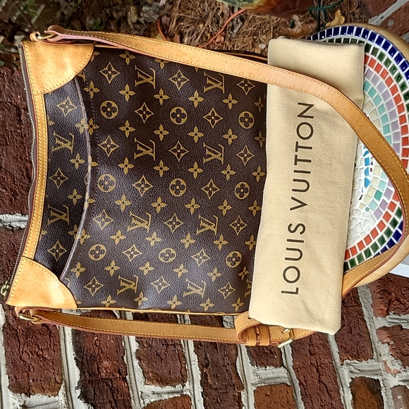Louis Vuitton Handbags - Authentic Louis Vuitton Odeon MM Crossbody Bag